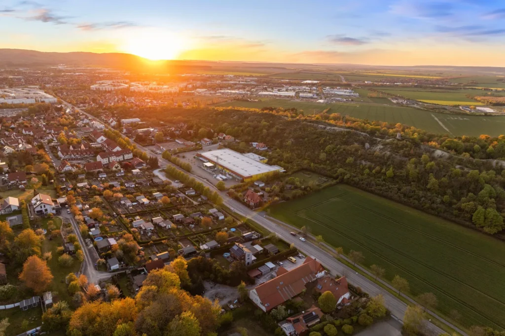 Omgivelserne ved solnedgang